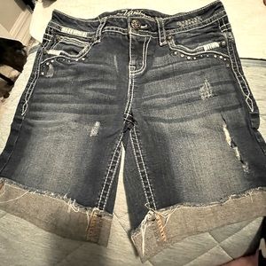 Vanity distressed bermudas